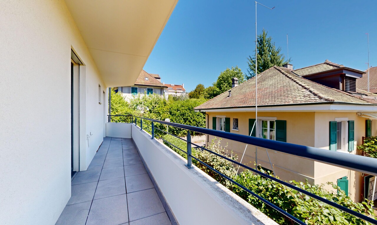 balcon avec balcon, from property, day time, et view focus