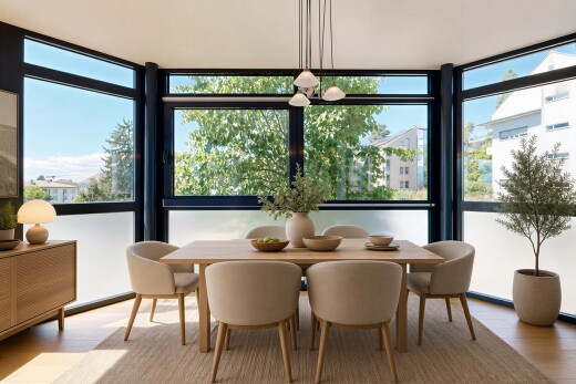 pièce vide avec floor ceiling windows, day time, wood finish floor, sol en finition bois, et véranda