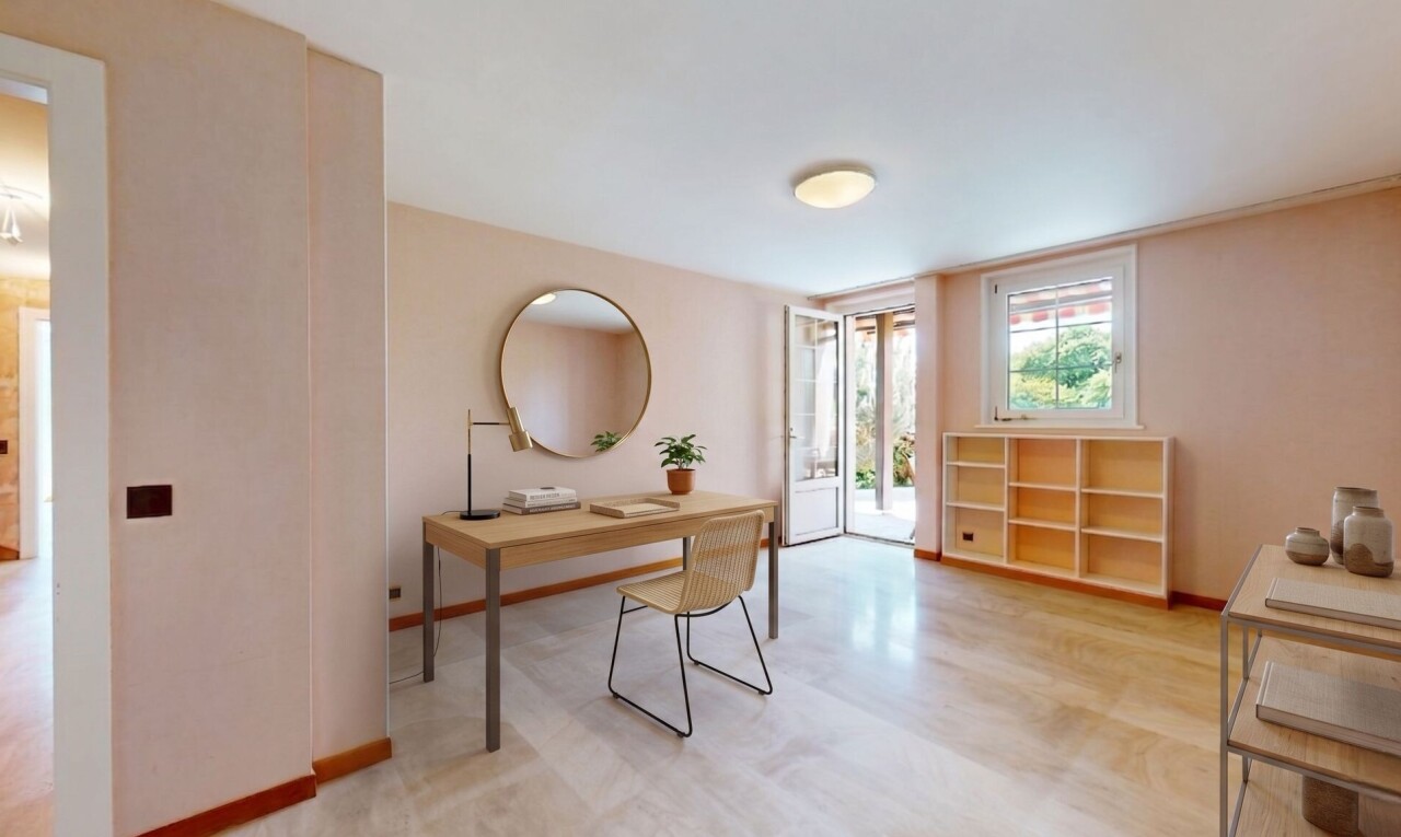 bureau avec cloison sèche, drywall, inside property, lumière naturelle, et natural light