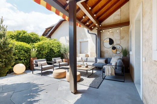 terrasse mit terrasse und wohnraum im freien