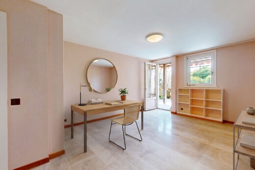 bureau avec cloison sèche, drywall, inside property, lumière naturelle, et natural light