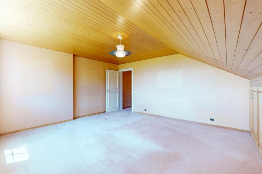 pièce vide avec plafond en bois, wood ceiling, cloison sèche, drywall, et inside property