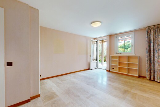 pièce vide avec inside property, lumière naturelle, natural light, cloison sèche, et drywall