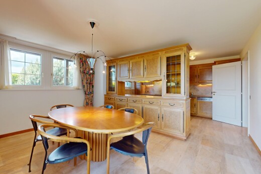 salle à manger avec lumière naturelle, natural light, cloison sèche, drywall, et inside property