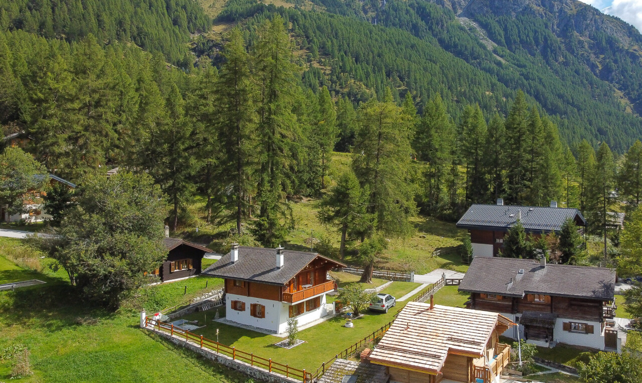vue sur la montagne avec vue sur la montagne, mountain view, vue sur la forêt, forest view, et property visible