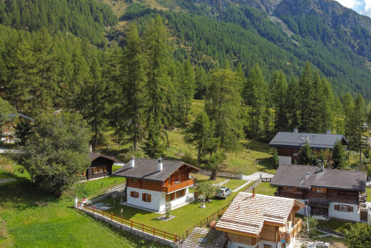 vue sur la montagne avec vue sur la montagne, mountain view, vue sur la forêt, forest view, et property visible