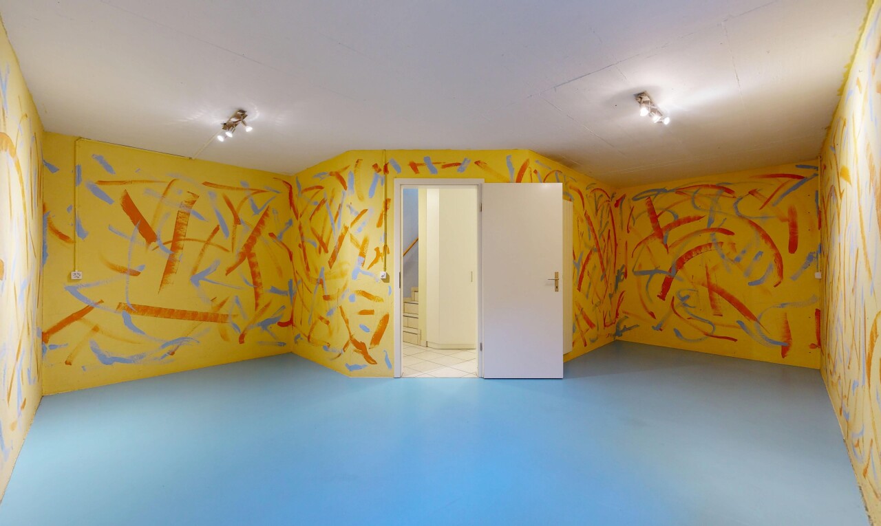 leerer raum mit finished concrete floor, concrete floor, betonboden, inside property, und light floor