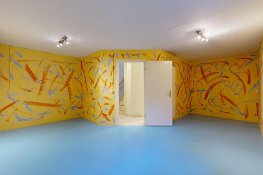 pièce vide avec finished concrete floor, concrete floor, sol en béton, inside property, et light floor