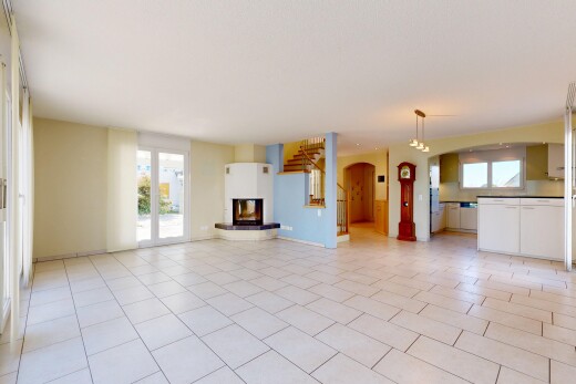 salon avec light floor, natural light, lumière naturelle, passages en arc, et inside property