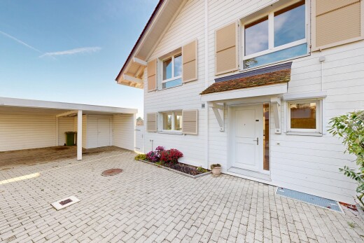 terrasse avec property visible et day time