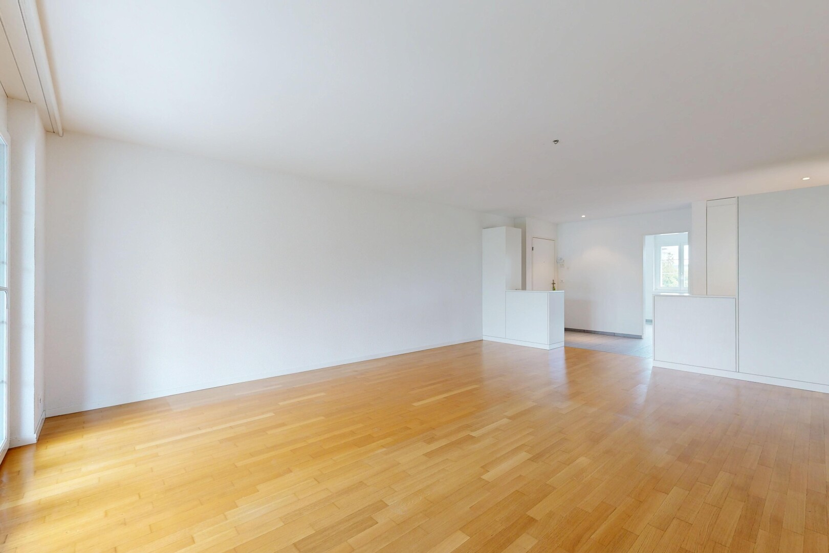 leerer raum mit wood finish floor, holzfußboden, drywall, gipskartonwand, und inside property