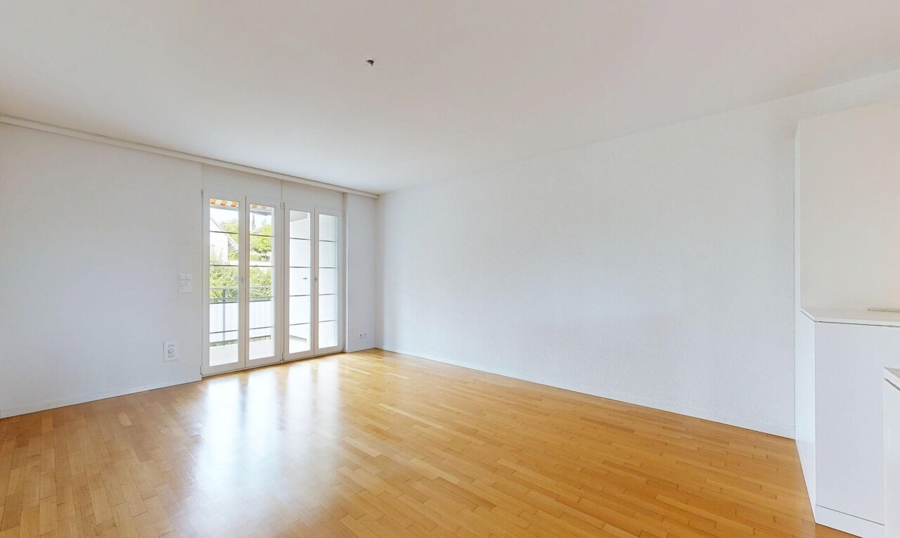 leerer raum mit wood finish floor, holzfußboden, drywall, gipskartonwand, und inside property