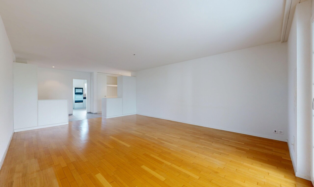 leerer raum mit holzfußboden, wood finish floor, inside property, gipskartonwand, und drywall