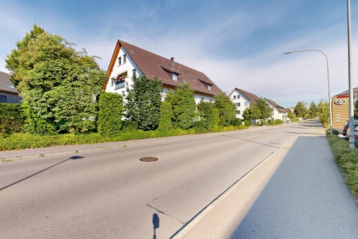außenansicht mit straßenlaternen und day time