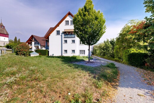 außenansicht mit rasen