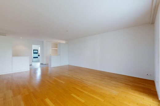 leerer raum mit holzfußboden, wood finish floor, inside property, gipskartonwand, und drywall