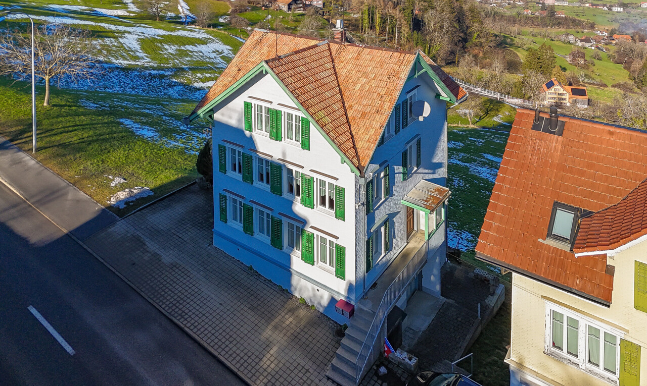 außenansicht mit property visible und stuckverkleidung