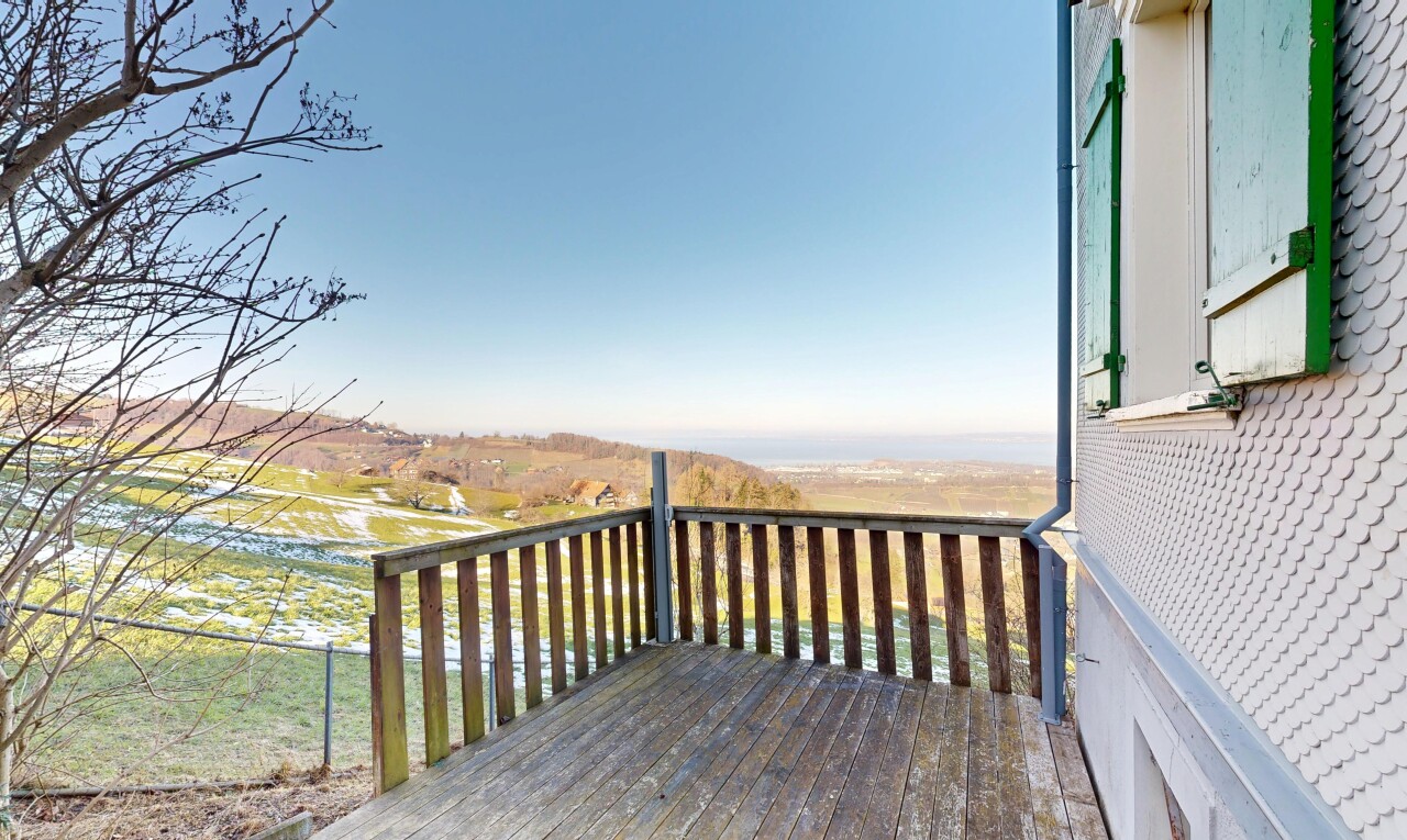 terrasse mit from property, deck, zaun, und day time