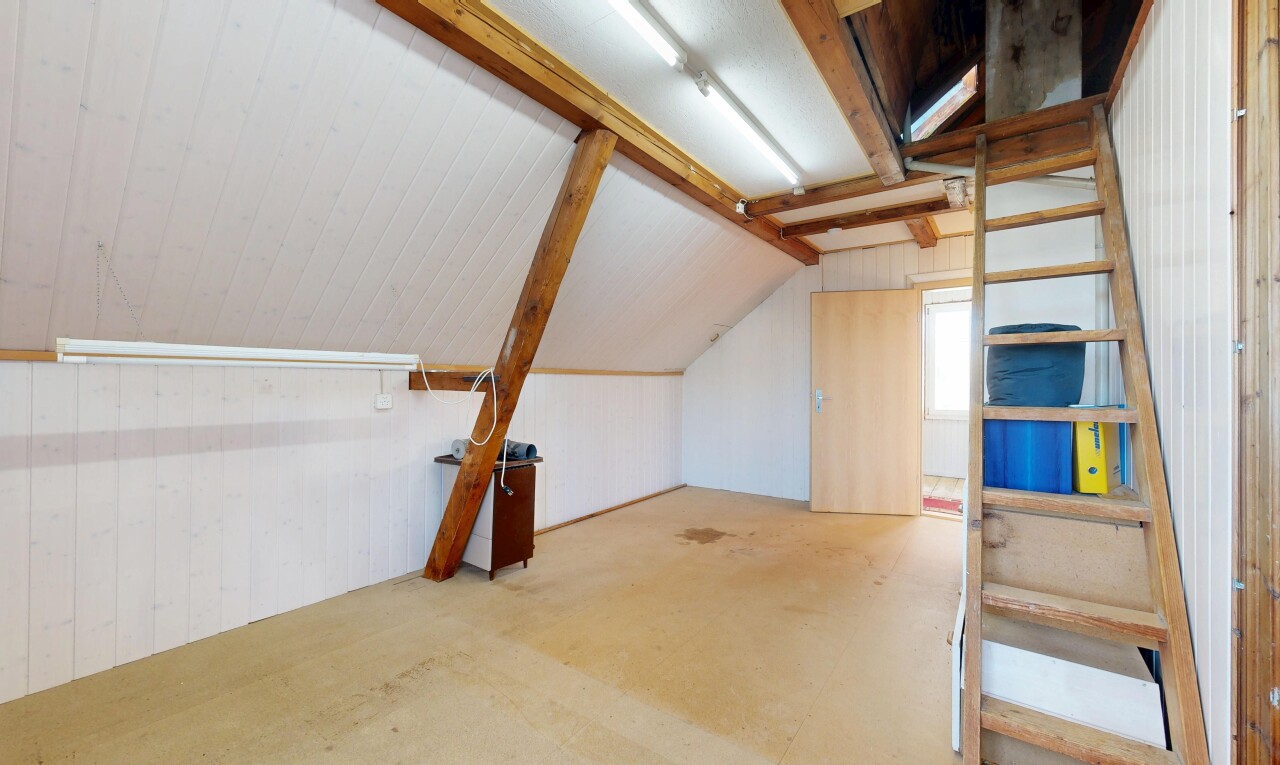 innenraum mit wood wall, holzwand, vaulted ceiling, dachschräge, und inside property