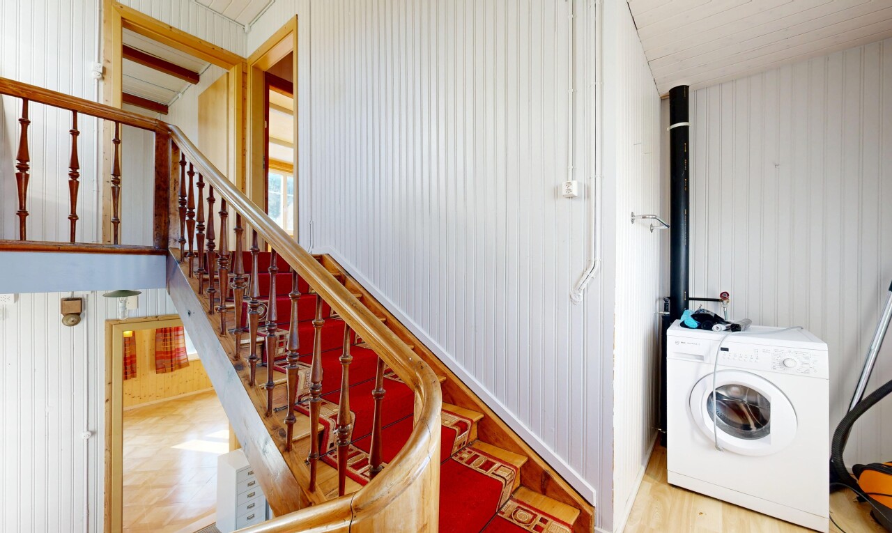 wäschekammer mit tumbler, holzfußboden, wood finish floor, inside property, und wäscherei