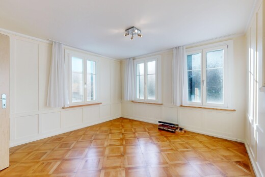 leerer raum mit wandvertäfelung, paneling wall, parquet floor, inside property, und holzfußboden