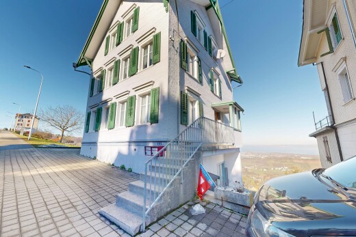 außenansicht mit treppen und day time