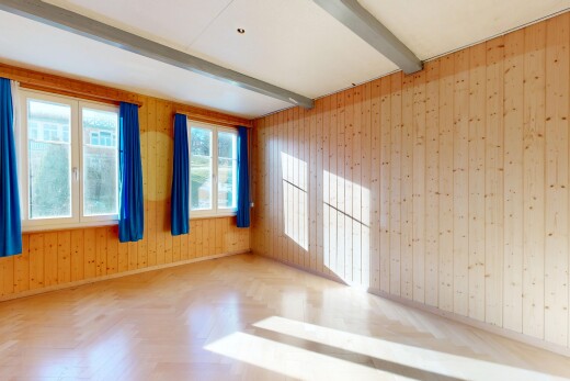 leerer raum mit holzfußboden, wood finish floor, parquet floor, inside property, und natürliches licht