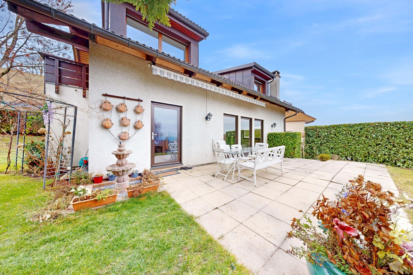 terrasse avec from property, terrasse, day time, et pelouse