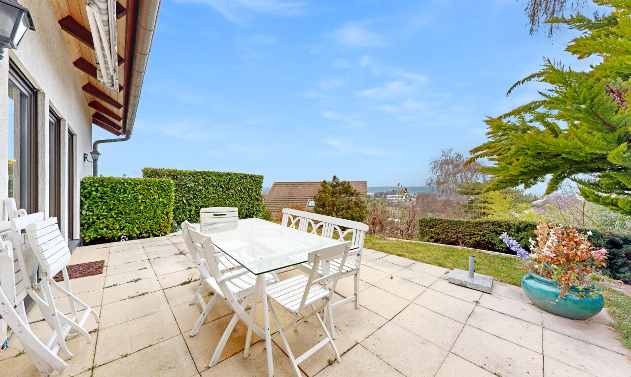 terrasse avec coin repas extérieur, terrasse, from property, et day time