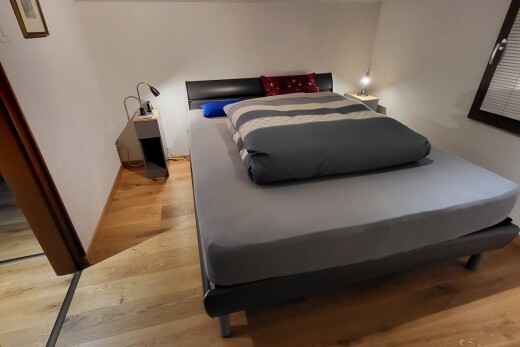 chambre avec cloison sèche, drywall, sol en finition bois, wood finish floor, et inside property