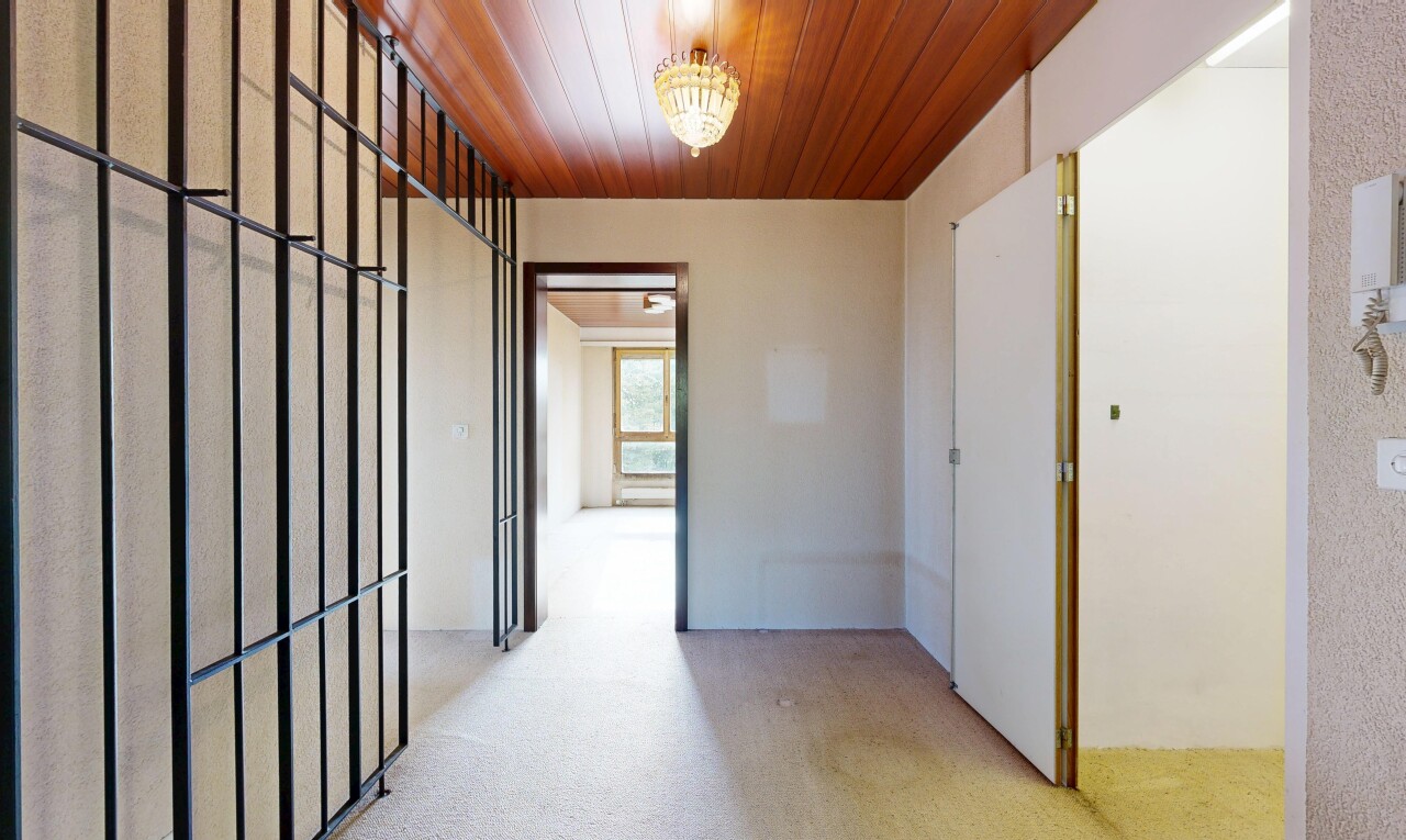 halle / korridor mit holzdecke, wood ceiling, natürliches licht, inside property, und high end ceiling