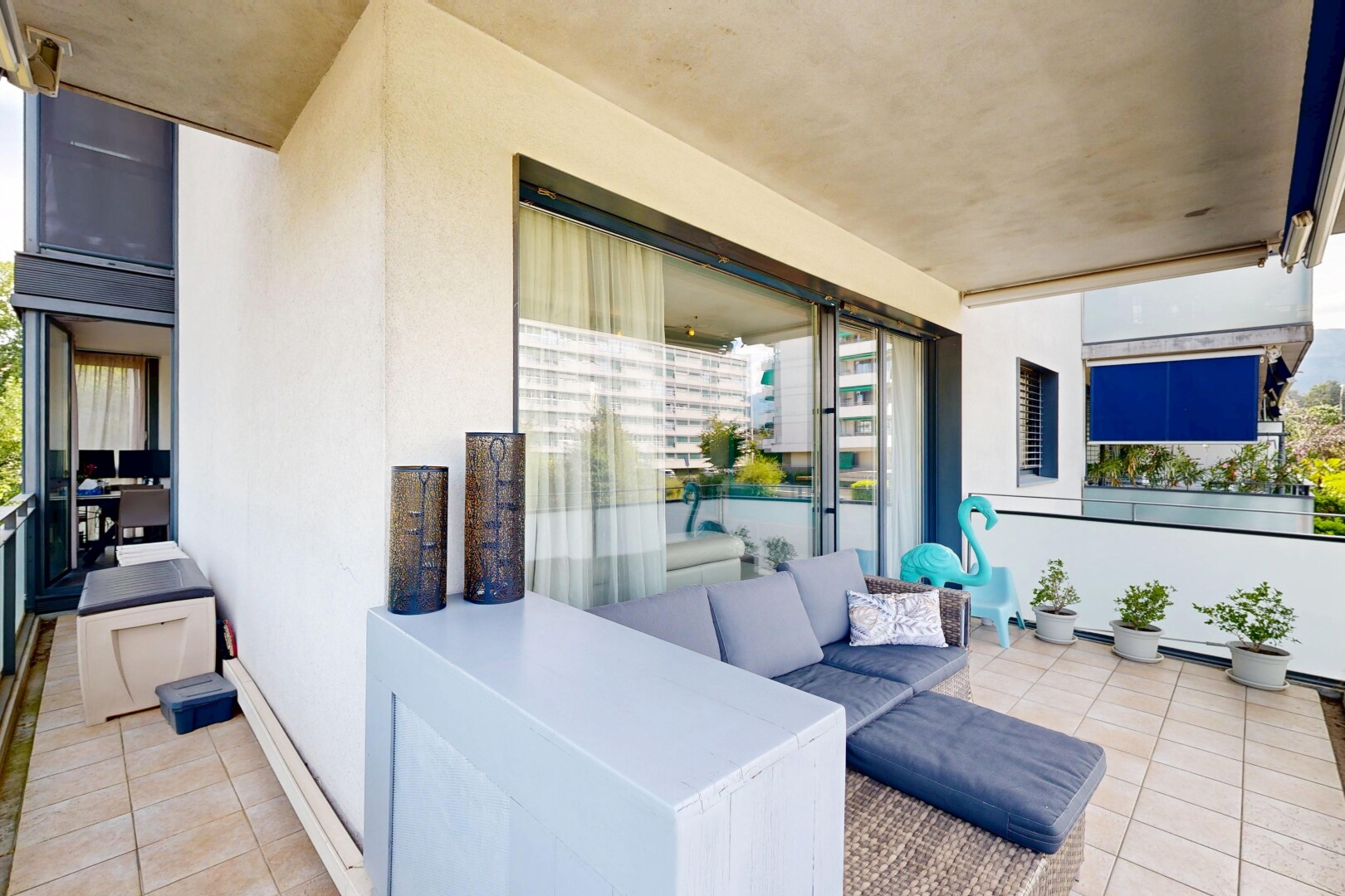 patio / terrace featuring an outdoor hangout area