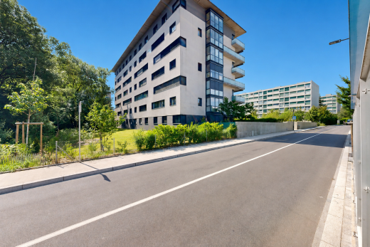 extérieur du bâtiment avec apartment complex view, vue sur le complexe d'appartements, et day time