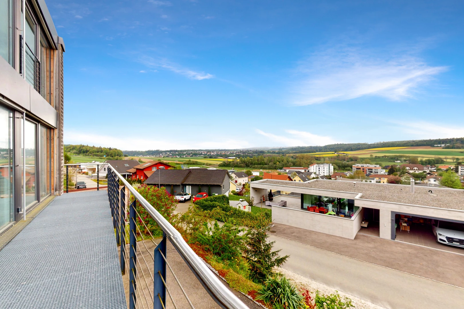 balcon avec terrasse en bois