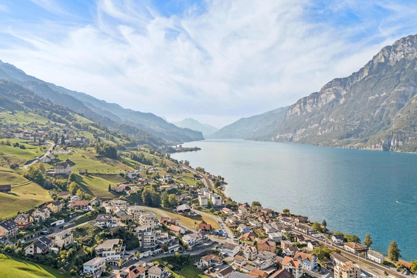 vue sur la mer avec mountain view, vue sur la montagne, water view, vue sur l'eau, et day time