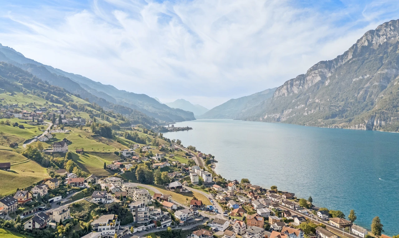 vue sur la mer avec mountain view, vue sur la montagne, water view, vue sur l'eau, et day time