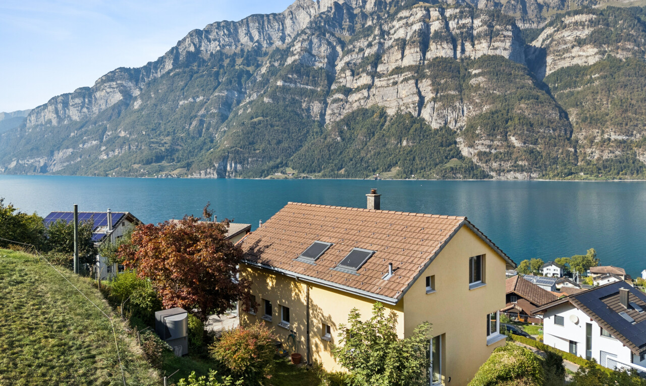 view of mountain background featuring a nearby body of water