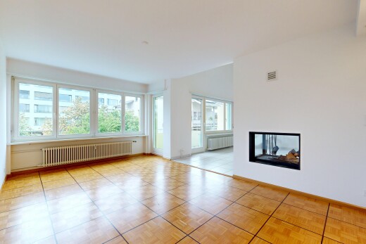 pièce vide avec radiateur, cloison sèche, drywall, lumière naturelle, et natural light