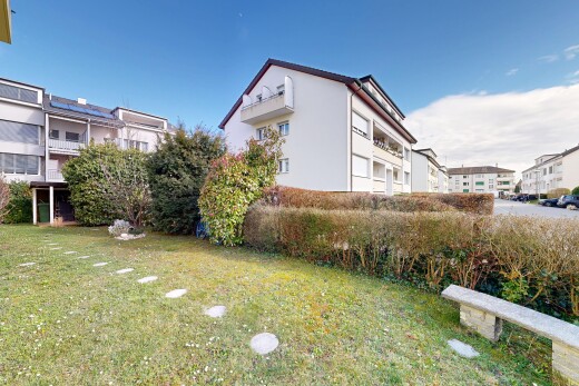 façade avec apartment complex view, from community, pelouse, day time, et bardage en stuc