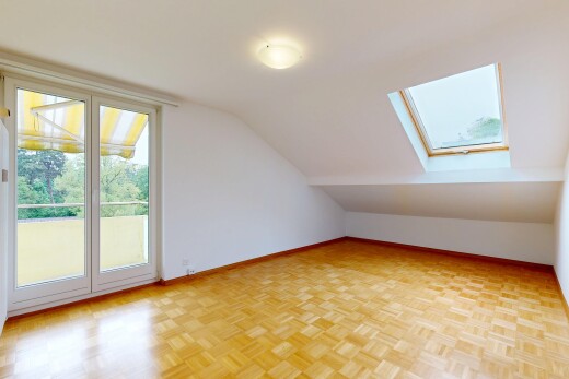 pièce vide avec sol en finition bois, wood finish floor, parquet floor, cloison sèche, et drywall