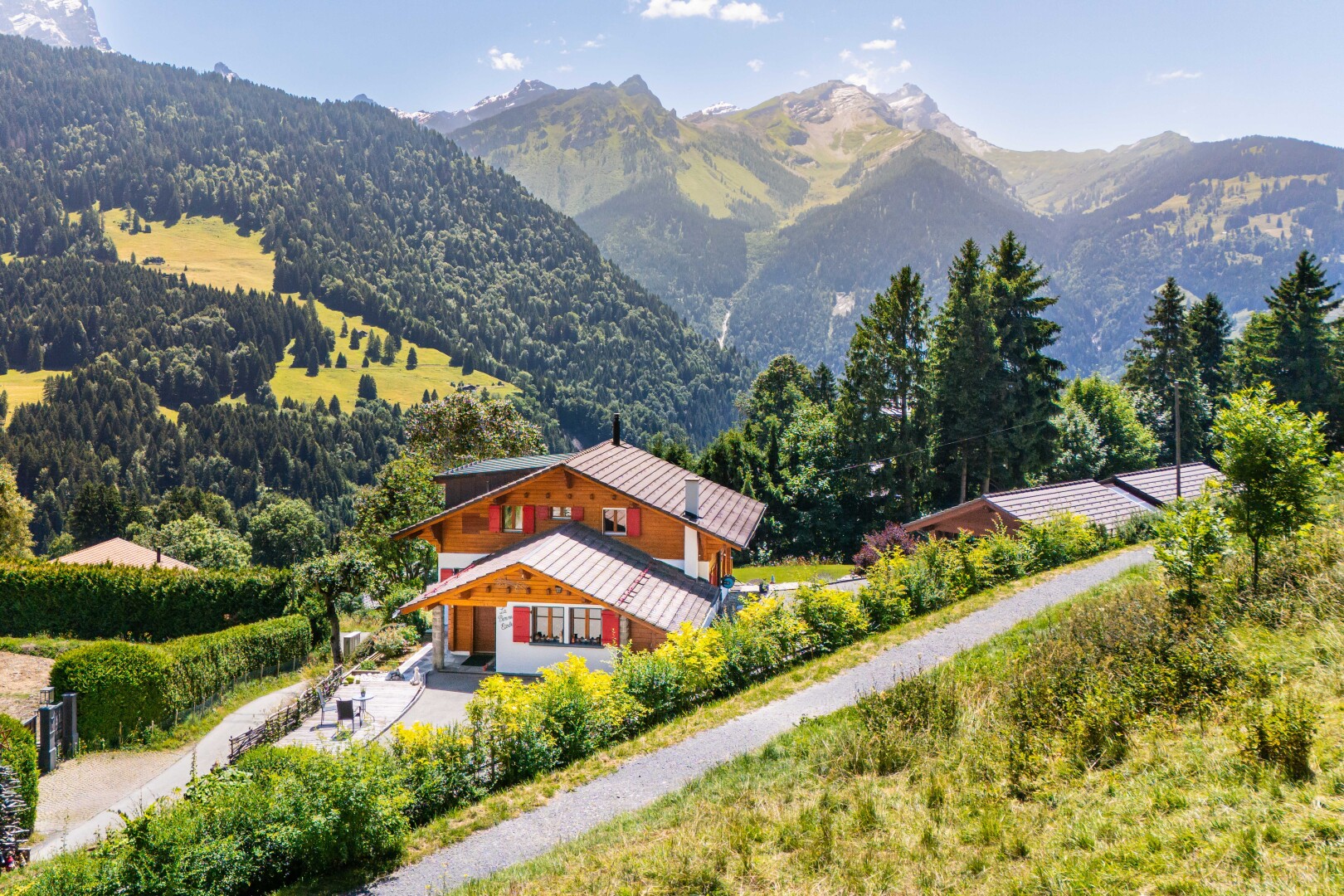 vue sur la montagne avec property visible, day time, mountain view, et vue sur la montagne