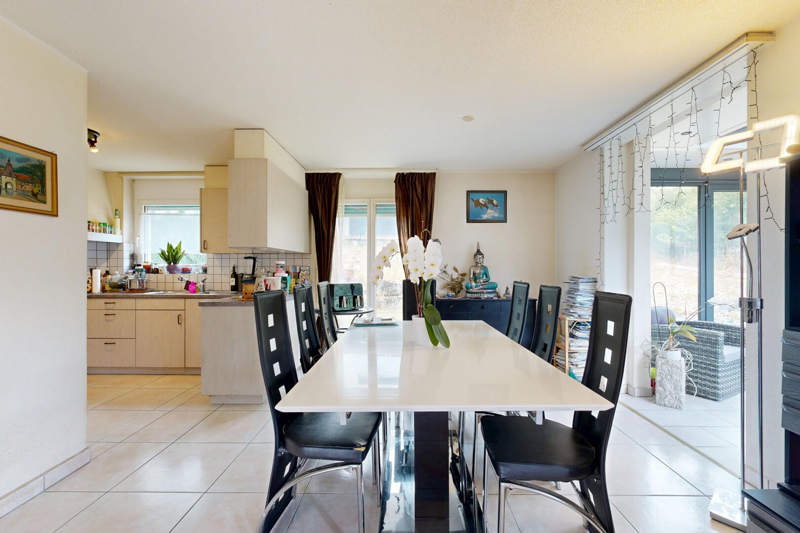 esszimmer mit light floor, drywall, gipskartonwand, tile floor, und fliesenboden