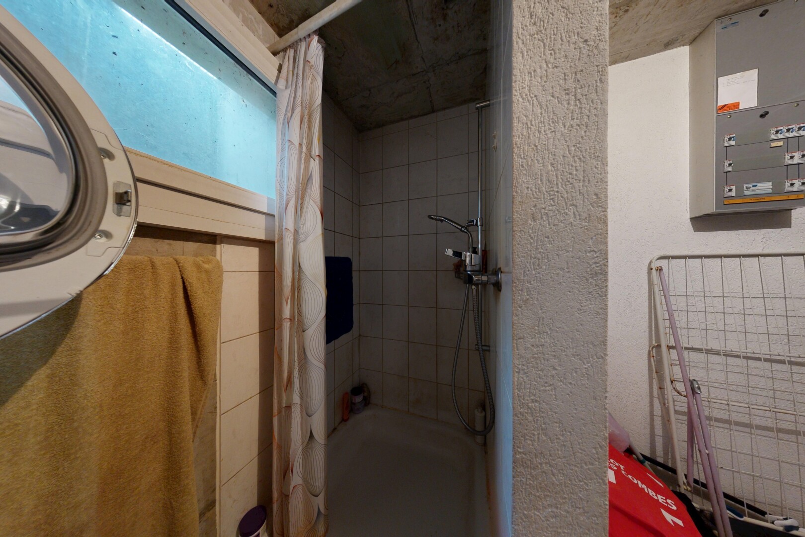 bad mit dusche und komplettes badezimmer