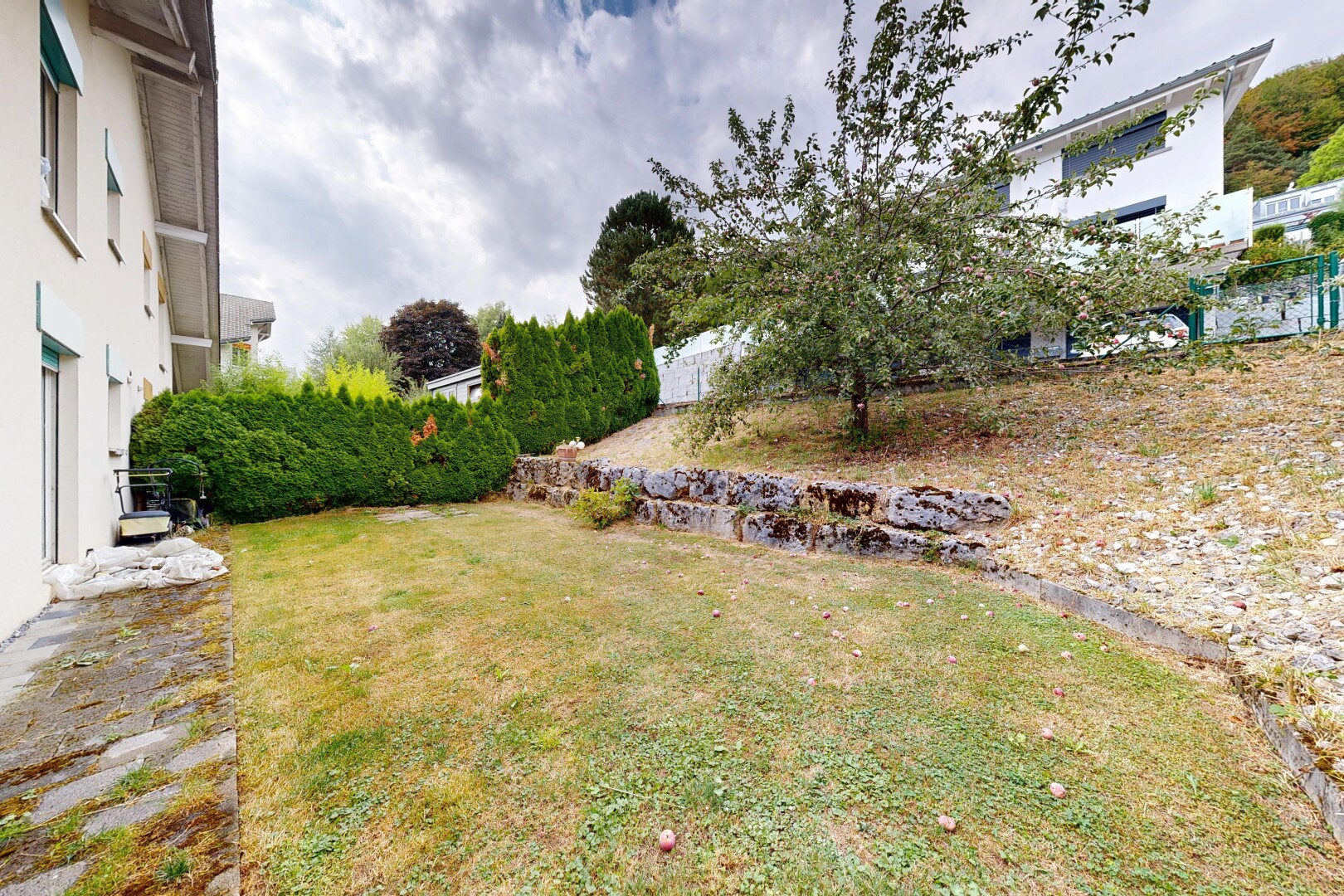 garten mit rasen, from property, und overcast