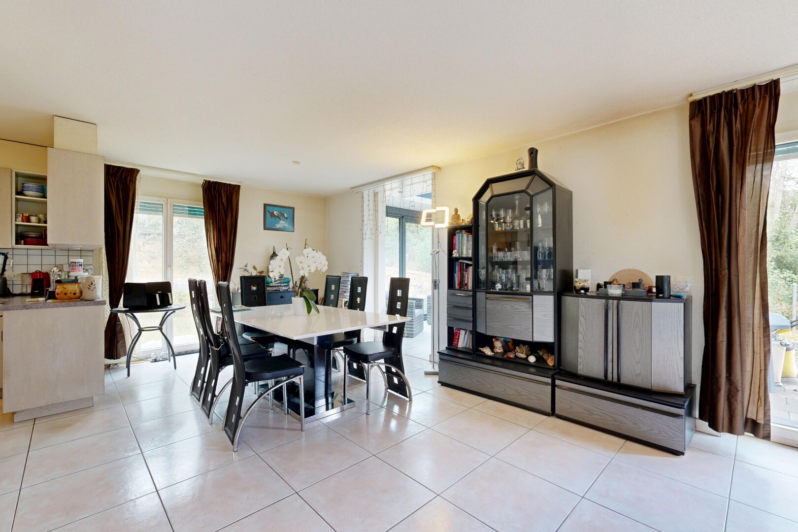 esszimmer mit fliesenboden, tile floor, light floor, gipskartonwand, und drywall
