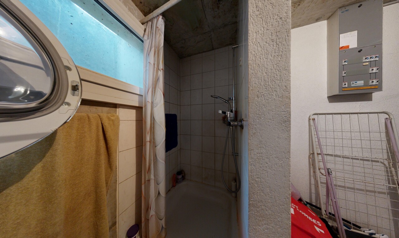 bad mit dusche und komplettes badezimmer