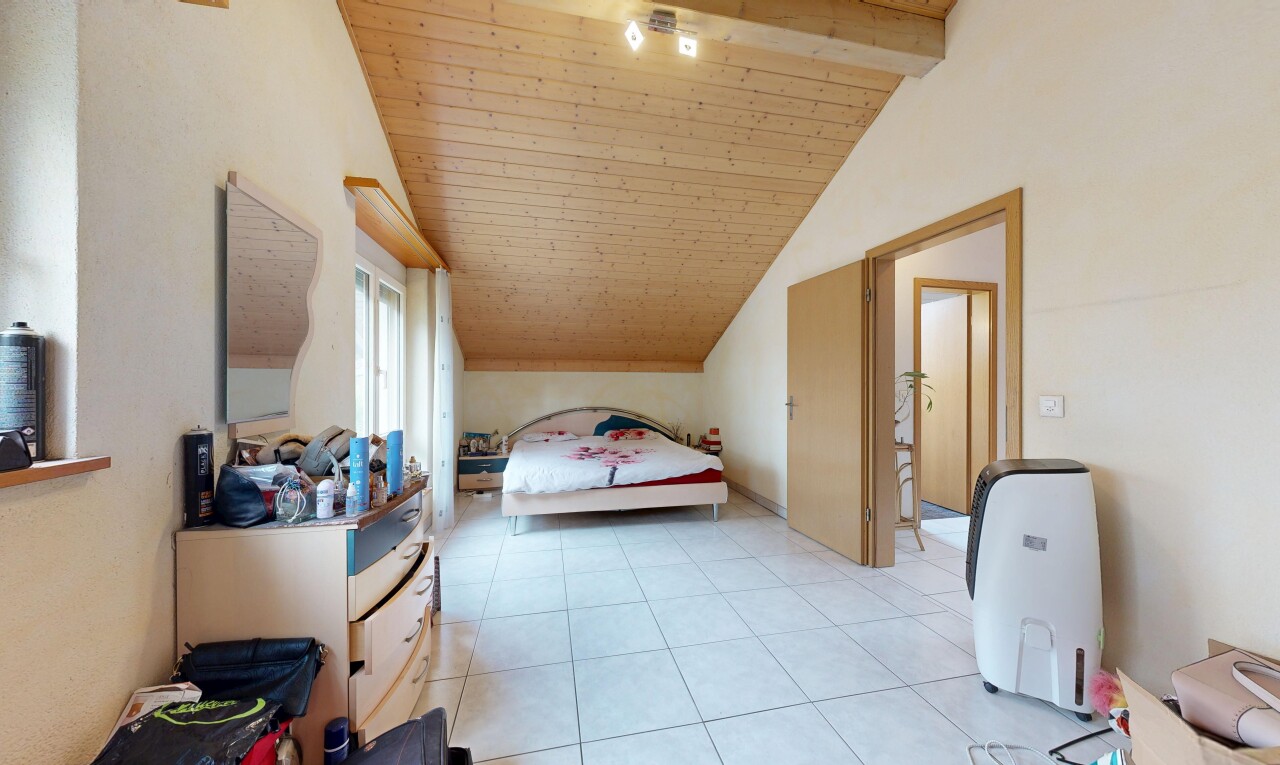 zimmer / schlafzimmer mit dachschräge, vaulted ceiling, holzdecke, wood ceiling, und high end ceiling