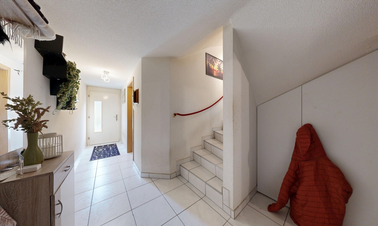 treppe mit treppen, other stairs, gipskartonwand, drywall, und fliesenboden