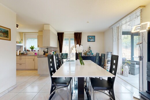 esszimmer mit light floor, drywall, gipskartonwand, tile floor, und fliesenboden