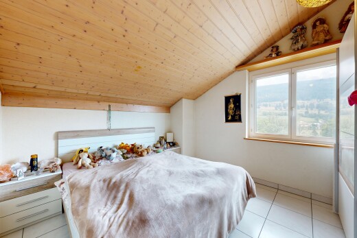 zimmer / schlafzimmer mit holzdecke, wood ceiling, dachschräge, vaulted ceiling, und inside property